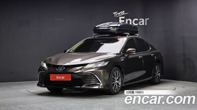Toyota Camry 2.5 XLE Hybrid — пробег 65 764 км — фото 1 из 5