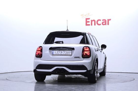 Mini Cooper 5Door Classic Third Generation — пробег 8 462 км — фото 4 из 5