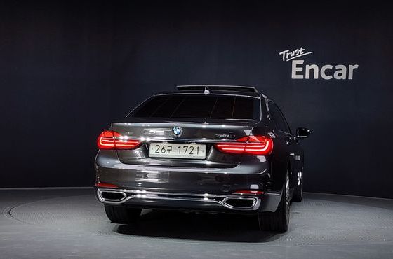BMW 7-Series 750Li xDrive — пробег 107 040 км — фото 4 из 5
