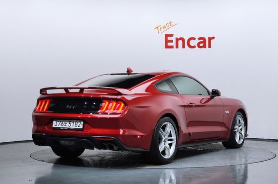 Ford Mustang GT Coupe — пробег 35 985 км — фото 2 из 5