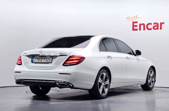 Mercedes-Benz E-Class E300 4MATIC Avnatgarde — пробег 103 072 км — фото 2 из 5