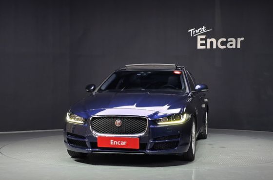 Jaguar XE 20d Prestige — пробег 90 369 км — фото 3 из 5