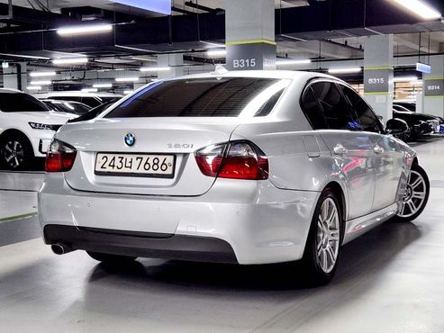 BMW 3-Series 320i Sedan M Sports — пробег 136 003 км — фото 4 из 5