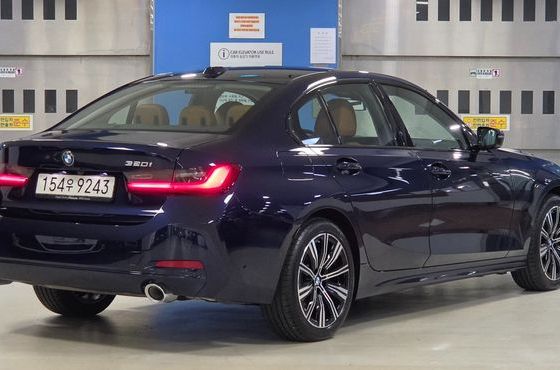 BMW 3-Series 320i — пробег 5 388 км — фото 2 из 5