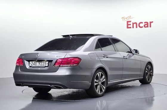 Mercedes-Benz E-Class E300 4MATIC Avantgarde — пробег 76 292 км — фото 2 из 5