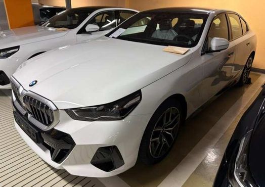 BMW 5-Series 520i M Sport — пробег 1 км — фото 2 из 5