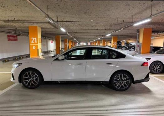 BMW 5-Series 520i M Sport — пробег 1 км — фото 5 из 5