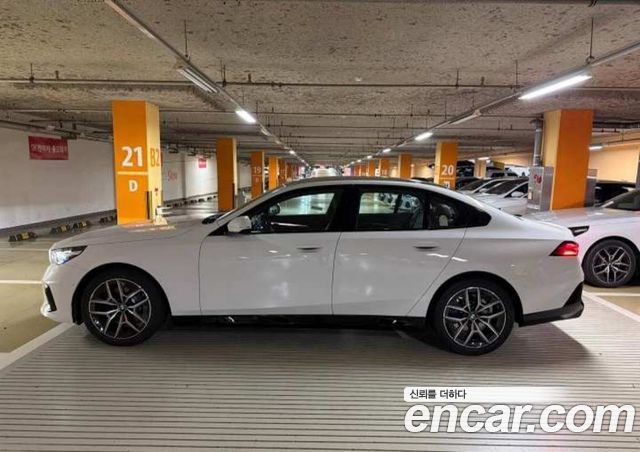 BMW 5-Series 530i xDrive M Sport — пробег 3 км — фото 5 из 5