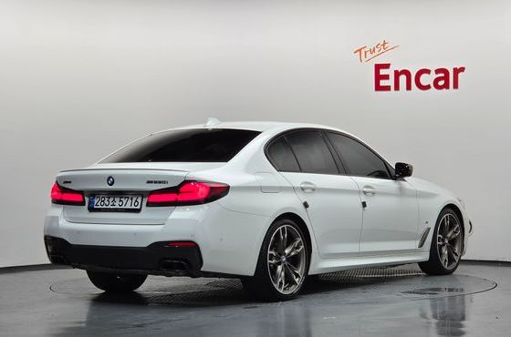 BMW 5-Series M550i xDrive — пробег 29 998 км — фото 2 из 5