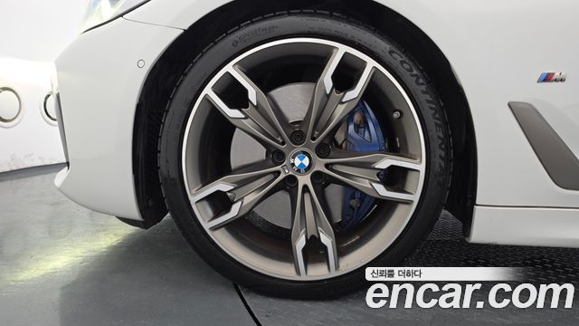 BMW 5-Series M550i xDrive — пробег 29 998 км — фото 5 из 5