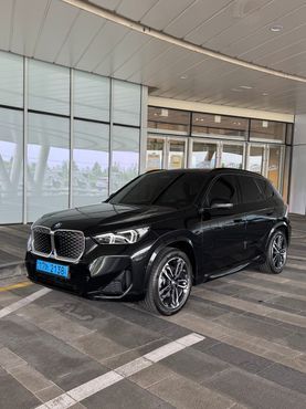 BMW iX1 xDrive 30 M Sport — пробег 5 000 км — фото 1 из 5