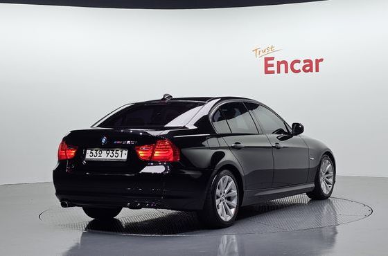 BMW 3-Series 320i Sedan — пробег 74 868 км — фото 2 из 5