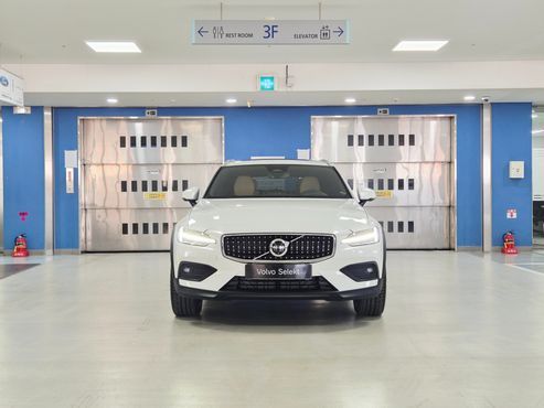 Volvo V60 B5 Ultra AWD — пробег 7 968 км — фото 3 из 5
