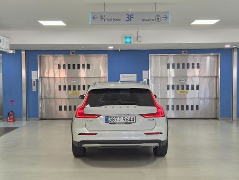 Volvo V60 B5 Ultra AWD — пробег 7 968 км — фото 4 из 5