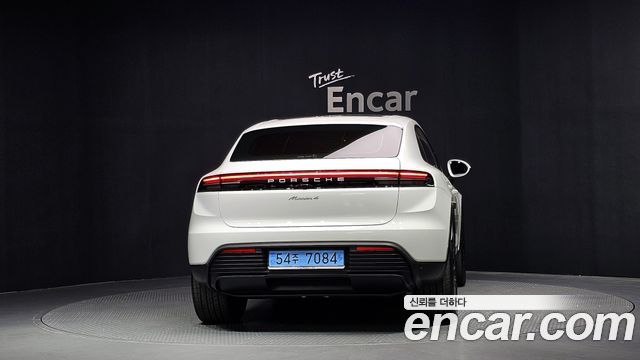 Porsche Macan Base 4 — пробег 14 306 км — фото 4 из 5