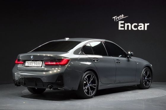 BMW 3-Series 320i M Sport — пробег 4 118 км — фото 2 из 5
