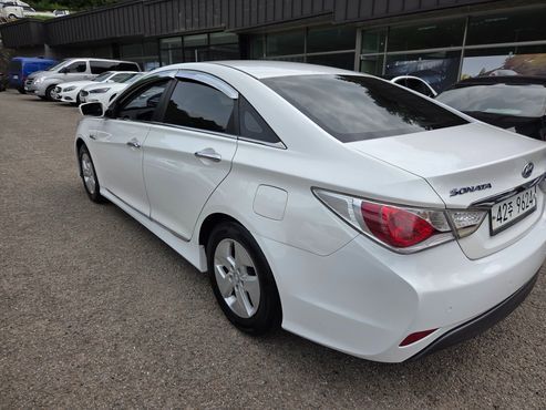 Hyundai Sonata 2.0 Premier — пробег 208 845 км — фото 5 из 5