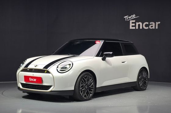 Mini Cooper SE Favoured — пробег 9 355 км — фото 1 из 5