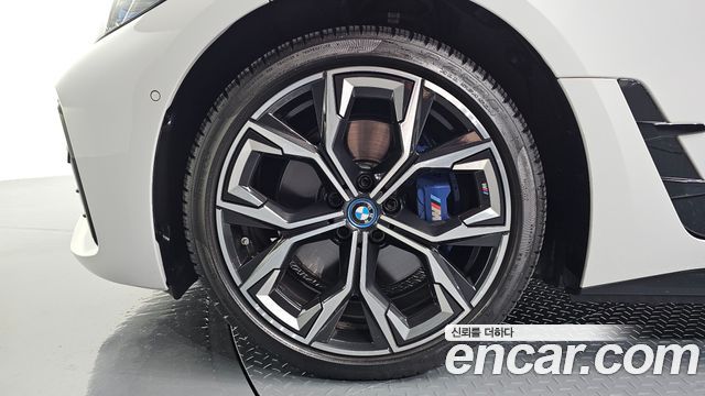 BMW i4 eDrive40 M Sports Pro — пробег 71 017 км — фото 5 из 5