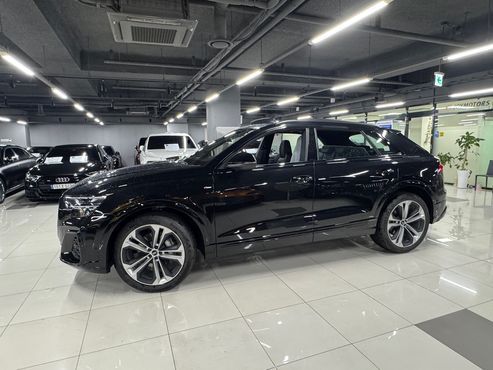 Audi Q8 55 TFSI Quattro Premium — пробег 14 км — фото 2 из 5