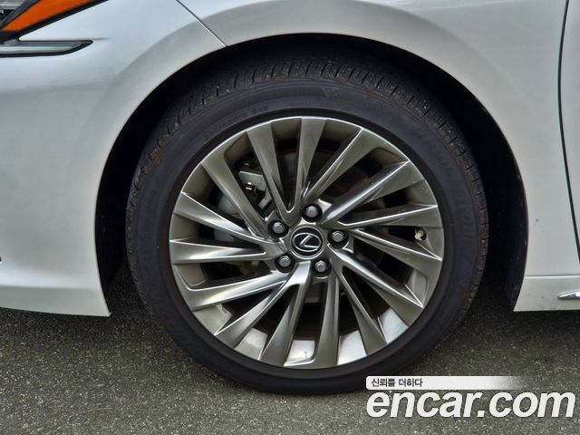 Lexus ES Executive — пробег 20 626 км — фото 5 из 5