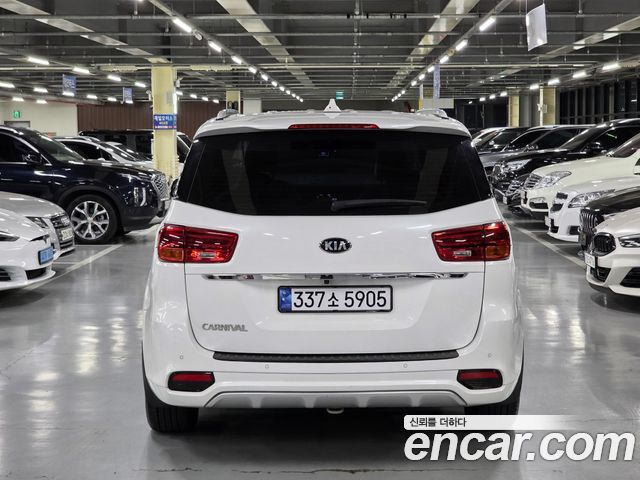 Kia Carnival из Кореи Encar