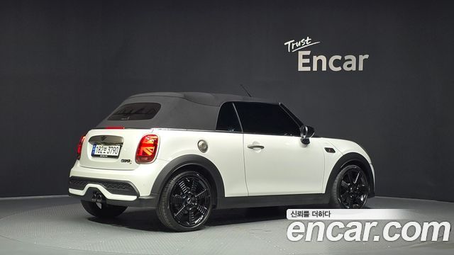 Mini Cooper Convertible Resolute Edition 3rd Gen — пробег 30 601 км — фото 2 из 5