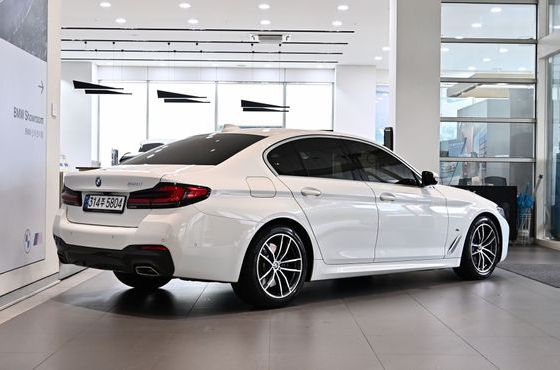 BMW 5-Series 520i M Sport — пробег 23 367 км — фото 4 из 5
