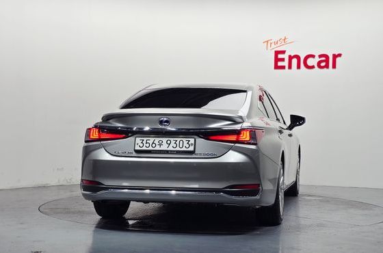 Lexus ES Executive — пробег 47 163 км — фото 4 из 5