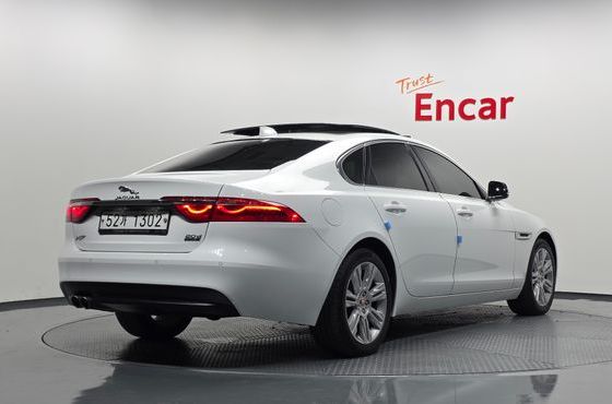 Jaguar XF 20d Portfolio AWD — пробег 92 044 км — фото 2 из 5