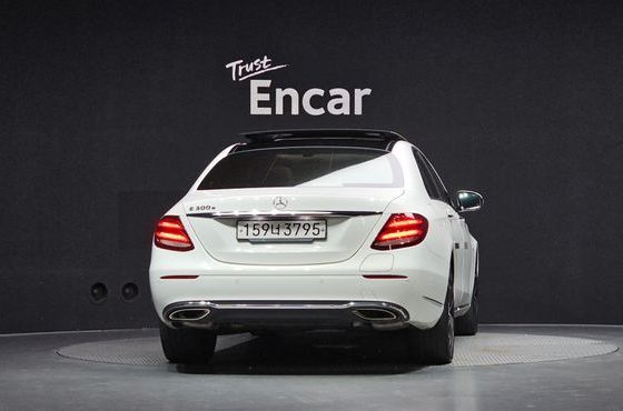 Mercedes-Benz E-Class E300e Exclusive — пробег 84 944 км — фото 4 из 5