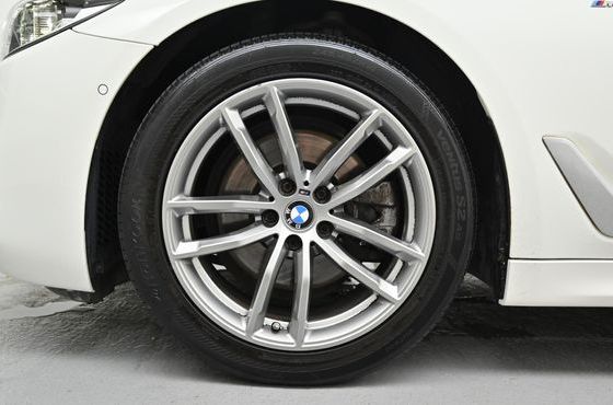BMW 5-Series 520d M Sport Package Plus — пробег 132 286 км — фото 5 из 5