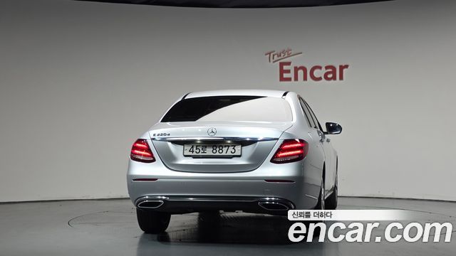 Mercedes-Benz E-Class из Кореи Encar