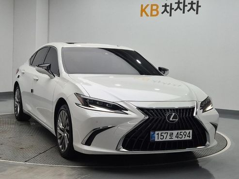 Lexus ES Executive — пробег 28 441 км — фото 2 из 5