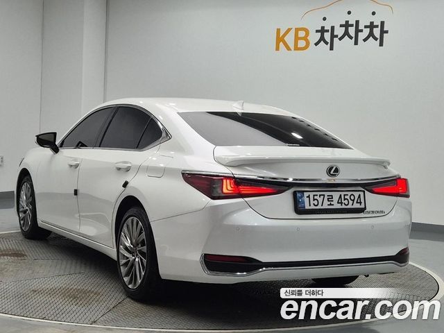 Lexus ES Executive — пробег 28 441 км — фото 3 из 5