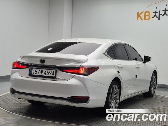 Lexus ES Executive — пробег 28 441 км — фото 4 из 5