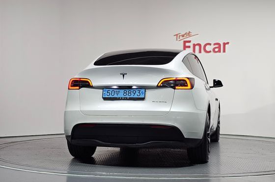 Tesla Model Y Long Range AWD — пробег 71 090 км — фото 4 из 5