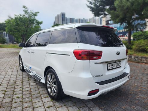 Kia Carnival 7-Seater Limousine VIP — пробег 134 770 км — фото 3 из 5