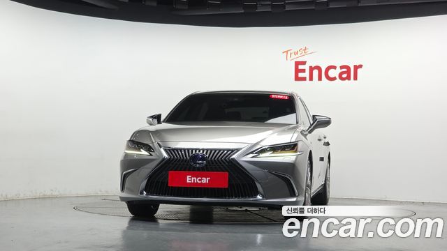 Lexus ES Executive — пробег 25 569 км — фото 3 из 5