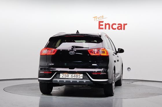 Kia Niro Prestige — пробег 80 756 км — фото 4 из 5