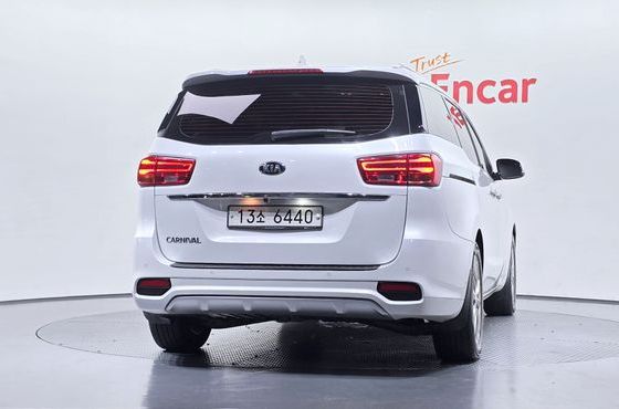 Kia Carnival 9-Seater Prstige — пробег 84 006 км — фото 4 из 5