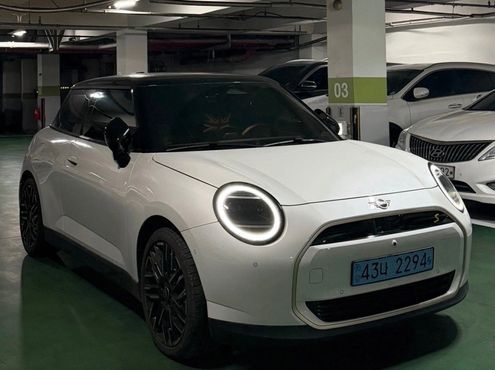Mini Cooper SE Favoured — пробег 9 400 км — фото 1 из 5