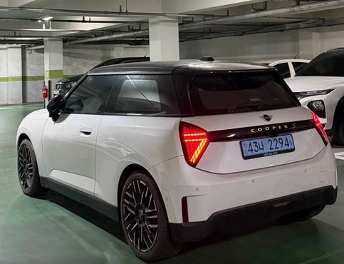 Mini Cooper SE Favoured — пробег 9 400 км — фото 2 из 5