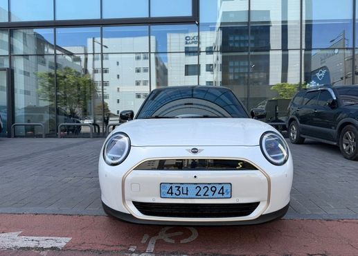 Mini Cooper SE Favoured — пробег 9 400 км — фото 3 из 5