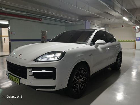 Porsche Cayenne 3.0 E-Hybrid — пробег 13 500 км — фото 1 из 5