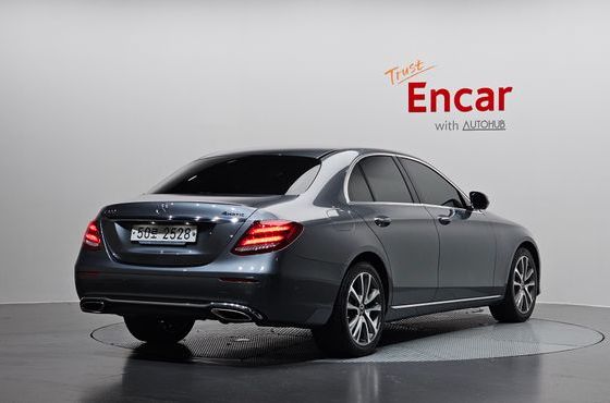 Mercedes-Benz E-Class E300 4MATIC Avnatgarde — пробег 78 972 км — фото 2 из 5