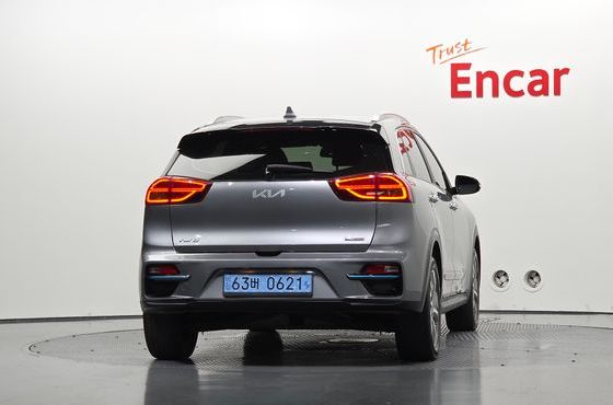 Kia Niro Prestige — пробег 74 513 км — фото 4 из 5