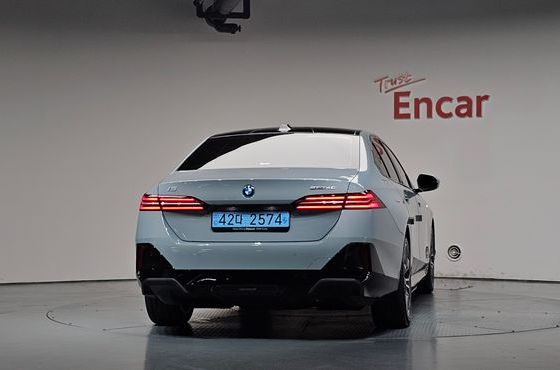 BMW i5 eDrive 40 M Sport — пробег 18 106 км — фото 4 из 5