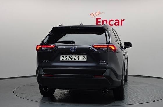 Toyota RAV4 2.5 2WD Hybrid — пробег 57 370 км — фото 4 из 5