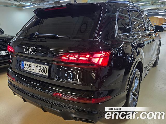Audi Q7 55 TFSI Quattro Premium — пробег 5 062 км — фото 2 из 5
